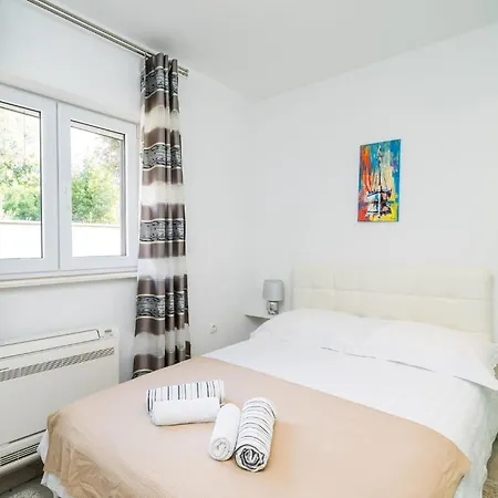 Apartment Lovely In With Wifi Cilipi