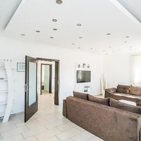 Apartmán Lovely In With Wifi Čilipi