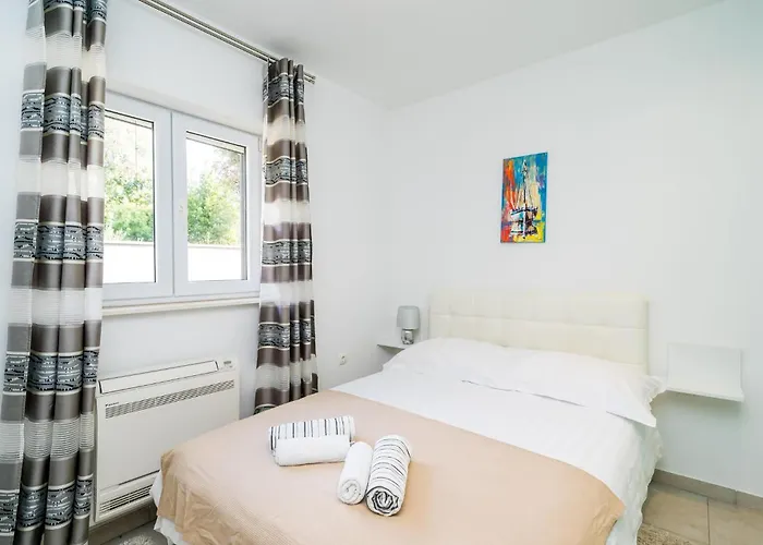Apartament Lovely In With Wifi Čilipi