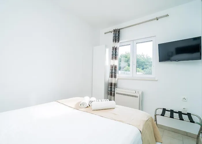 Apartament Lovely In With Wifi Čilipi