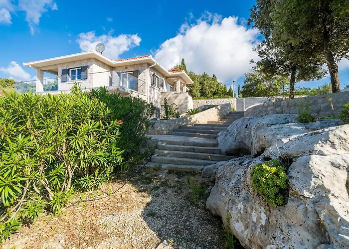 Apartament Lovely In With Wifi Čilipi